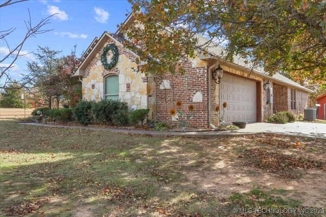 555 White Chimney, Stuart, OK 74570