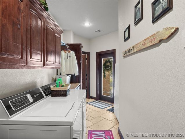 555 White Chimney, Stuart, OK 74570