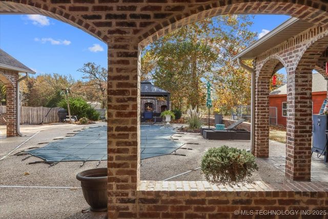 555 White Chimney, Stuart, OK 74570