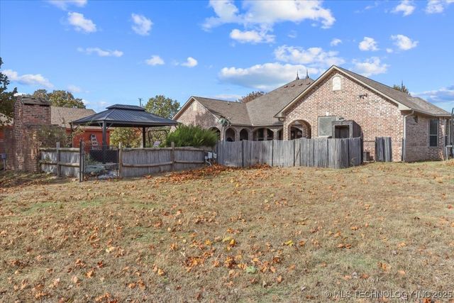 555 White Chimney, Stuart, OK 74570