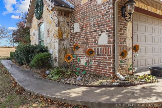 555 White Chimney, Stuart, OK 74570