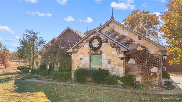 555 White Chimney, Stuart, OK 74570