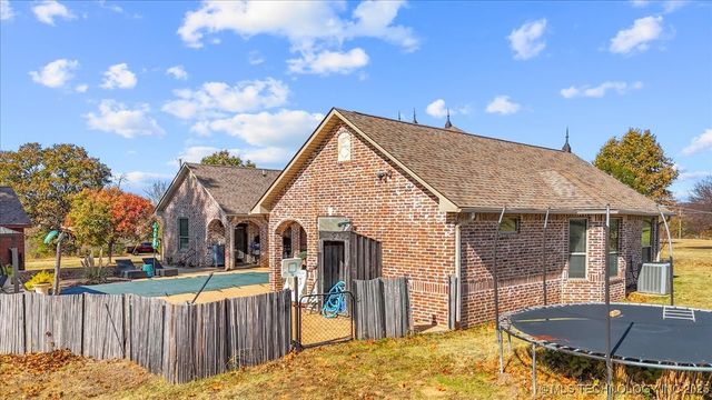 555 White Chimney, Stuart, OK 74570