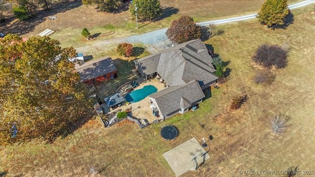555 White Chimney, Stuart, OK 74570