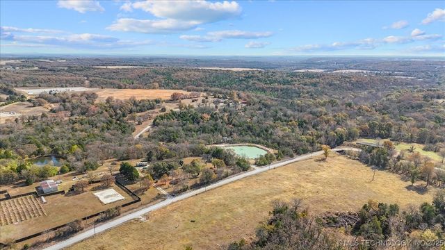 555 White Chimney, Stuart, OK 74570