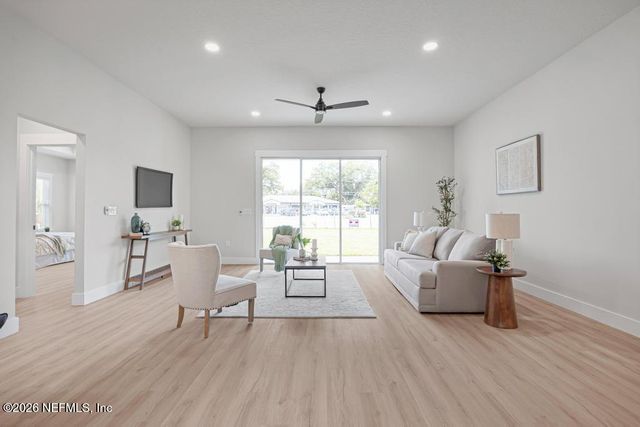 4524 PINEWOOD Avenue, Jacksonville, FL 32207