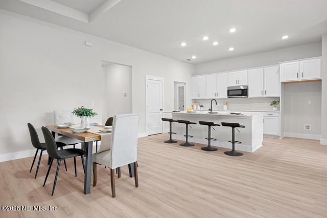 4524 PINEWOOD Avenue, Jacksonville, FL 32207
