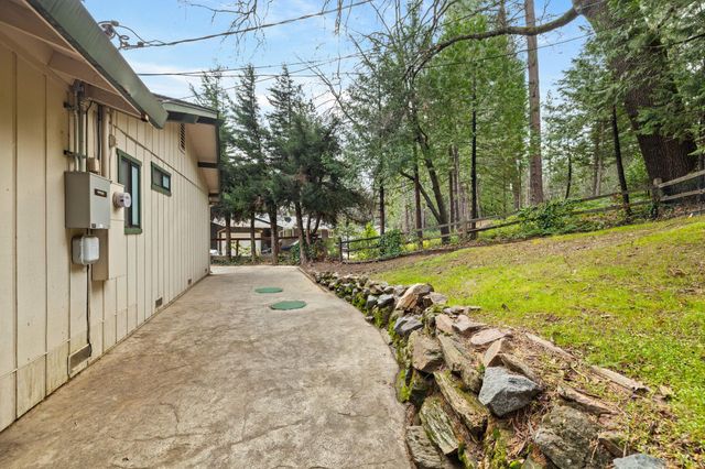 22698 Robin Hood Dr, Twain Harte, CA 95383