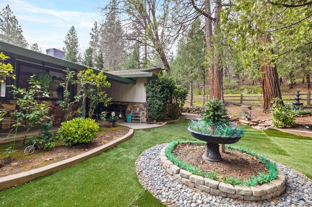 22698 Robin Hood Dr, Twain Harte, CA 95383