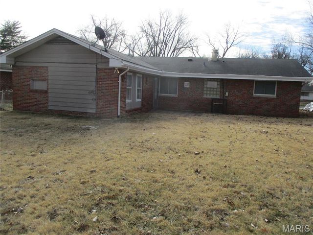 833 Lebon Drive, St Louis, MO 63137