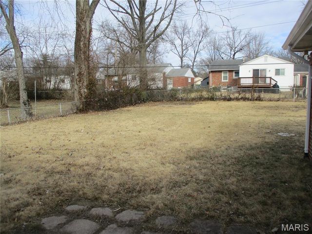 833 Lebon Drive, St Louis, MO 63137