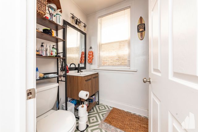 1227 N Rockwell Street 2, Chicago, IL 60622