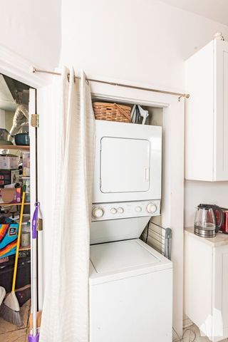 1227 N Rockwell Street 2, Chicago, IL 60622