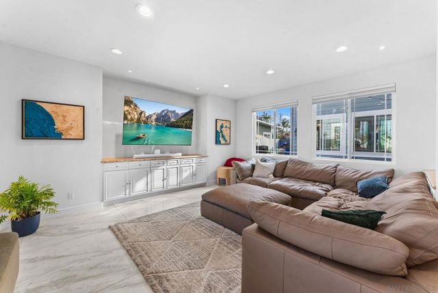 1550 Morenci St, San Diego, CA 92110