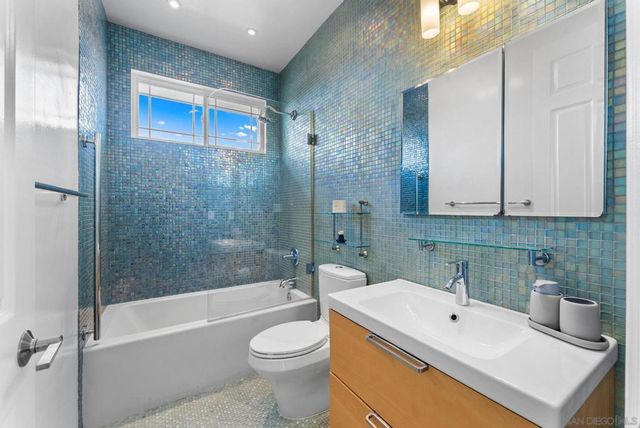 1550 Morenci St, San Diego, CA 92110