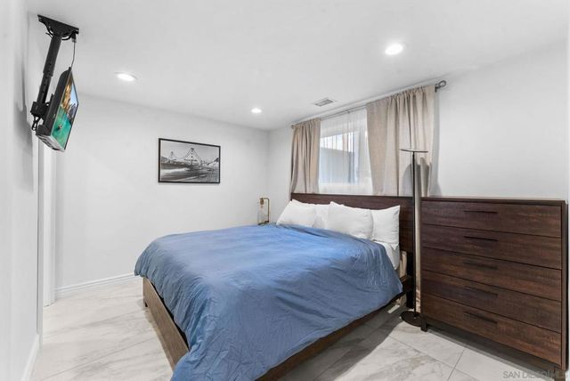 1550 Morenci St, San Diego, CA 92110