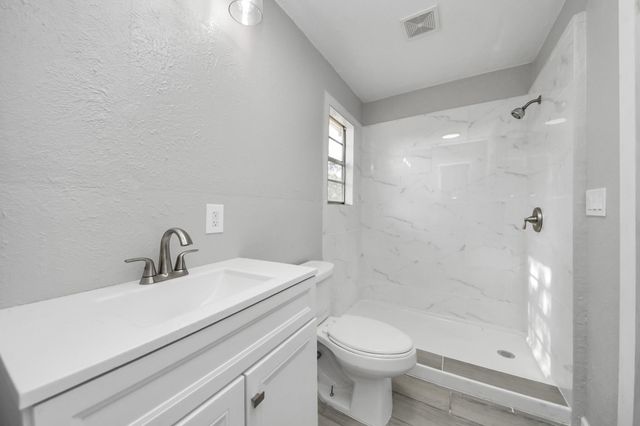 1047 Old Varley Lane, Sheridan, TX 78962