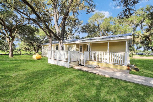 1047 Old Varley Lane, Sheridan, TX 78962