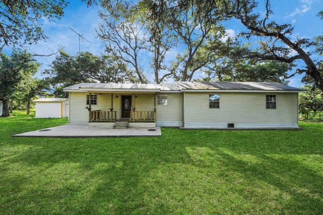 1047 Old Varley Lane, Sheridan, TX 78962