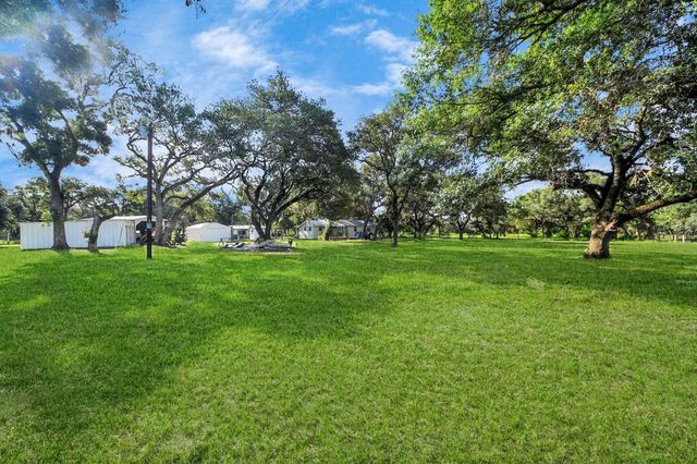 1047 Old Varley Lane, Sheridan, TX 78962