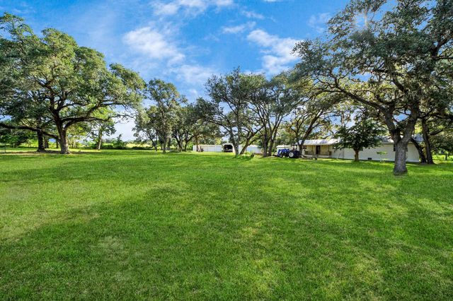 1047 Old Varley Lane, Sheridan, TX 78962
