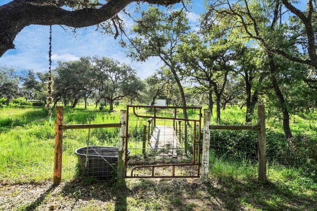 1047 Old Varley Lane, Sheridan, TX 78962