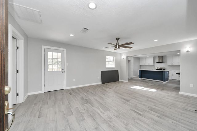 1047 Old Varley Lane, Sheridan, TX 78962