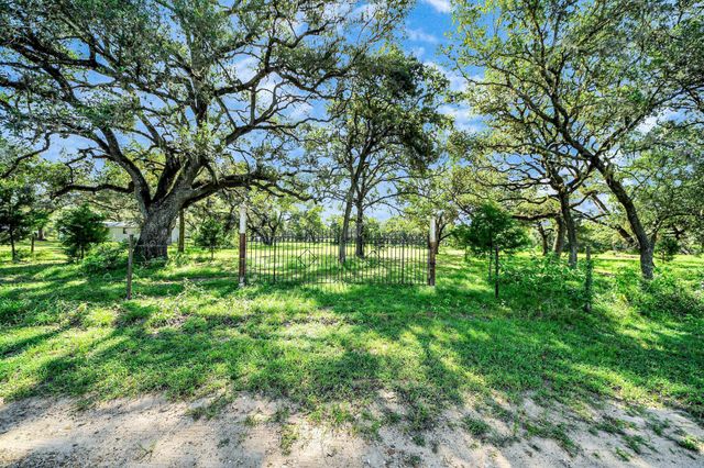 1047 Old Varley Lane, Sheridan, TX 78962
