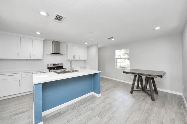 1047 Old Varley Lane, Sheridan, TX 78962