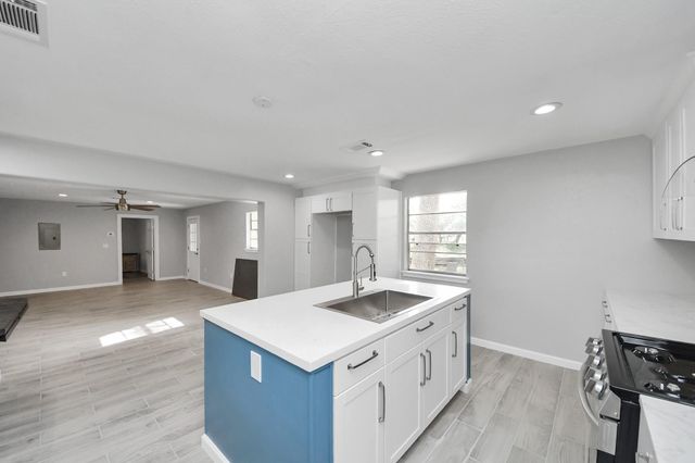 1047 Old Varley Lane, Sheridan, TX 78962