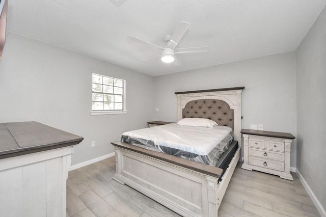 1047 Old Varley Lane, Sheridan, TX 78962