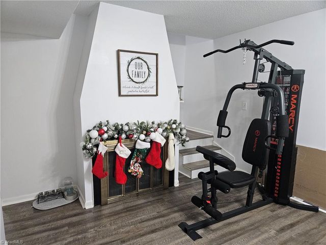 303 Lamplighter Circle, Winston-salem, NC 27104