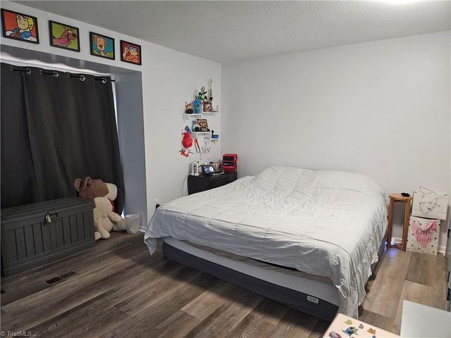 303 Lamplighter Circle, Winston-salem, NC 27104