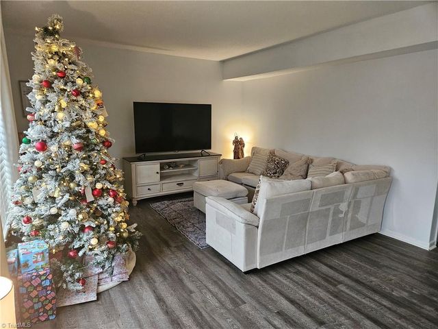 303 Lamplighter Circle, Winston-salem, NC 27104