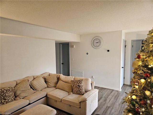 303 Lamplighter Circle, Winston-salem, NC 27104