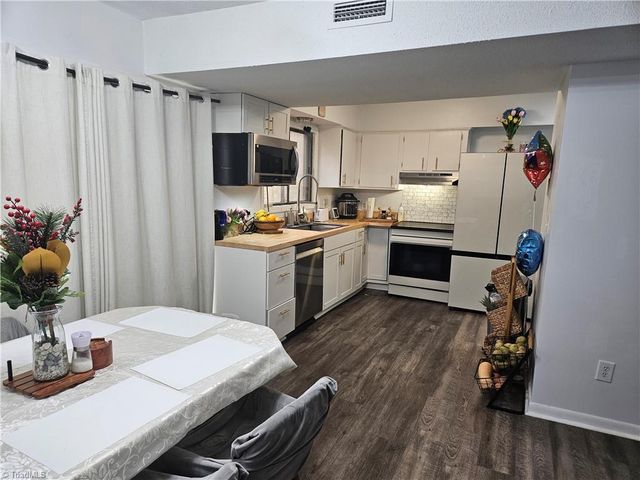 303 Lamplighter Circle, Winston-salem, NC 27104