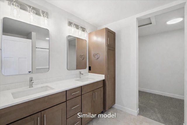 990 Bell Circle, Arlington, WI 53911