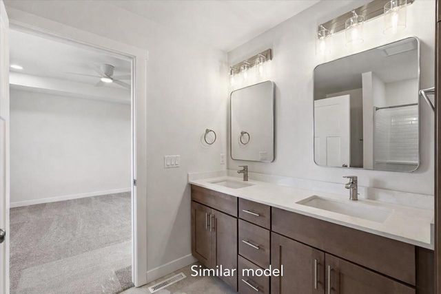 990 Bell Circle, Arlington, WI 53911