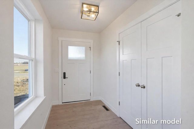 990 Bell Circle, Arlington, WI 53911