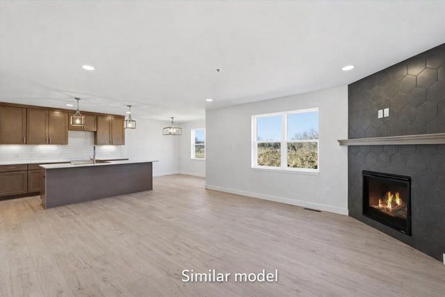 990 Bell Circle, Arlington, WI 53911