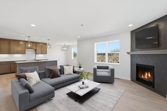 990 Bell Circle, Arlington, WI 53911