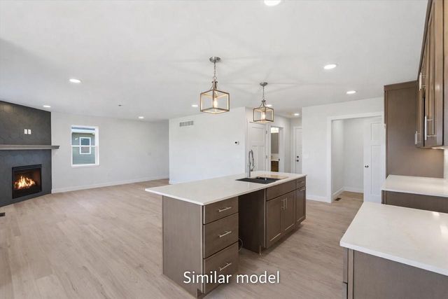 990 Bell Circle, Arlington, WI 53911