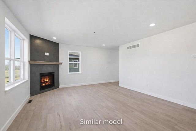 990 Bell Circle, Arlington, WI 53911