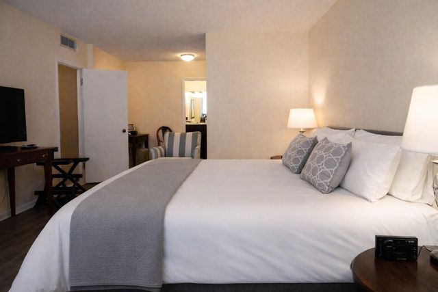 4330 Hillcrest Drive 420, Hollywood, FL 33021