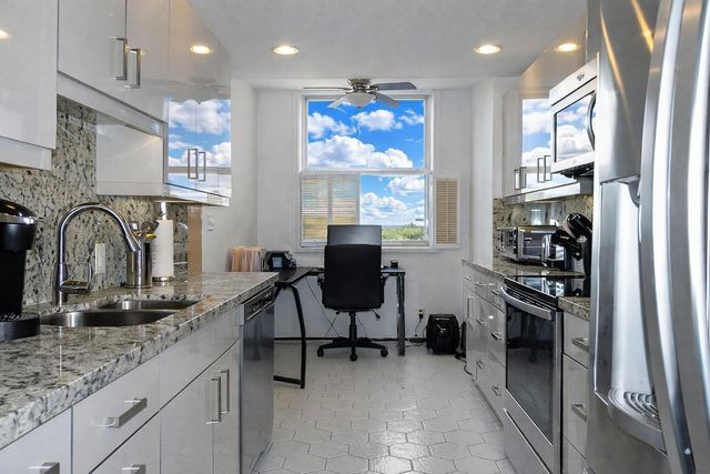 4330 Hillcrest Drive 420, Hollywood, FL 33021