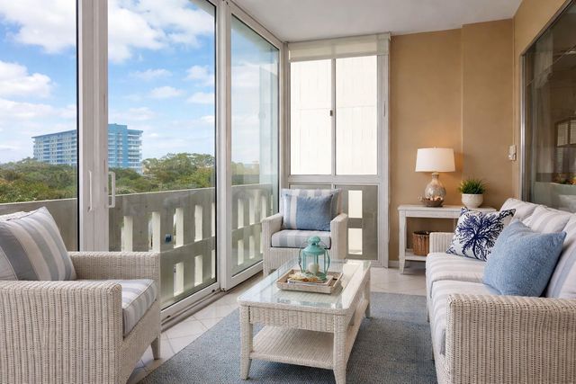 4330 Hillcrest Drive 420, Hollywood, FL 33021