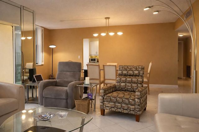 4330 Hillcrest Drive 420, Hollywood, FL 33021