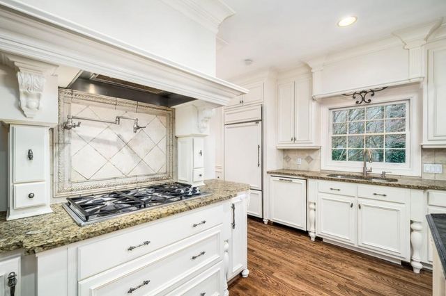 8915 Huntcliff Lake Court, Sandy Springs, GA 30350