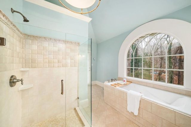 8915 Huntcliff Lake Court, Sandy Springs, GA 30350