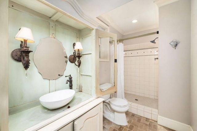 8915 Huntcliff Lake Court, Sandy Springs, GA 30350